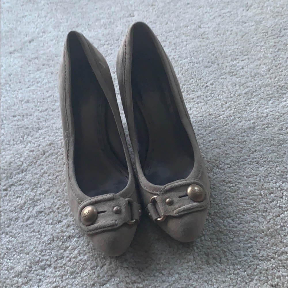 💕💕Beautiful wedge suede coach shoes